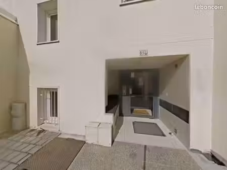 appartement 2 pièces 77 m²