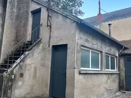 dépendance + 2 garages – fort potentiel d’aménagement