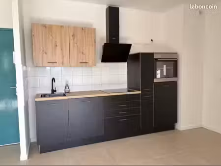 appartement t3 rénové - libre d'occupation - 2 parkings - saintes