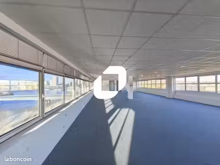 bureau 1 300 m²