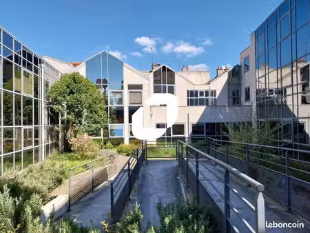 bureau 235 m²