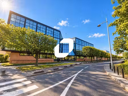 local d'activité 805 m²