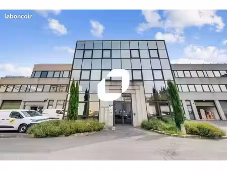 local d'activité 2 205 m²