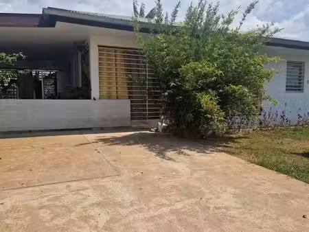 villa 5 pièces 320000 m²