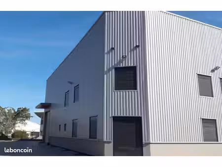 location entrepôt hyper situé