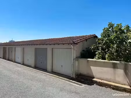 2 garages à vendre
