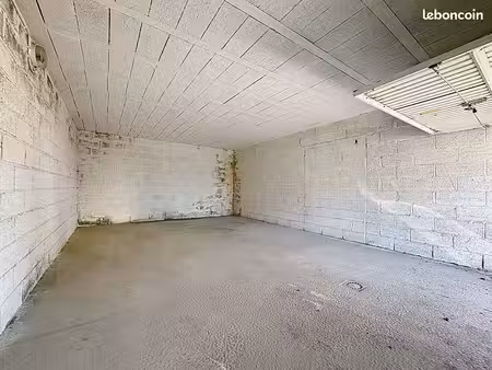 parking/box 39 m² plerin