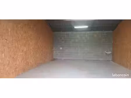 location hangar