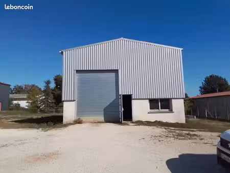 bâtiment commercial à louer