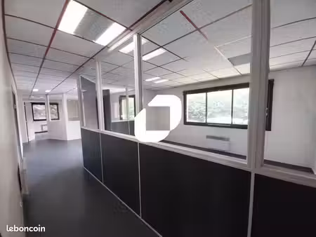 bureau 600 m²