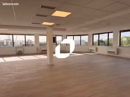 bureau 1 332 m²