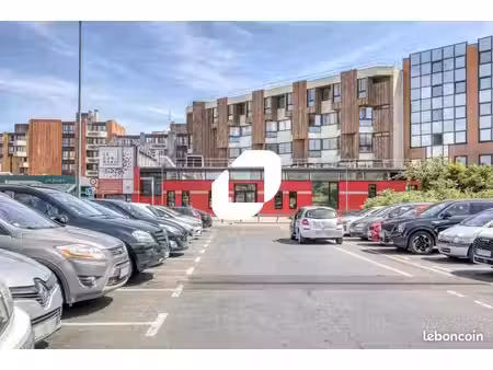 bureau 1 772 m²