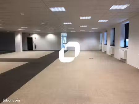 bureau 2 703 m²