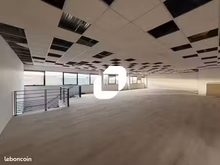 bureau 947 m²