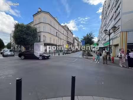 commerce habillement/textile 63 m²