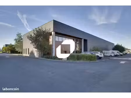 local d'activité 1 242 m²