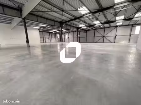 local d'activité 3 925 m²