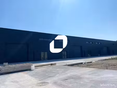 local d'activité 300 m²