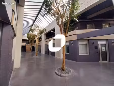 local d'activité 1 156 m²