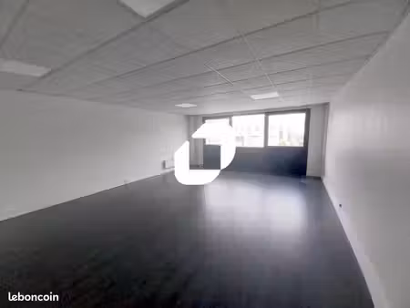 local d'activité 298 m²