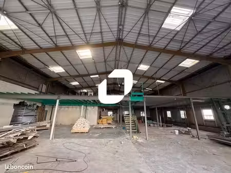 local d'activité 1 320 m²