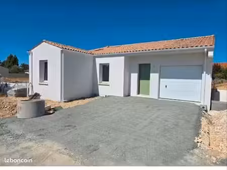 maison neuve avec garage et jardin