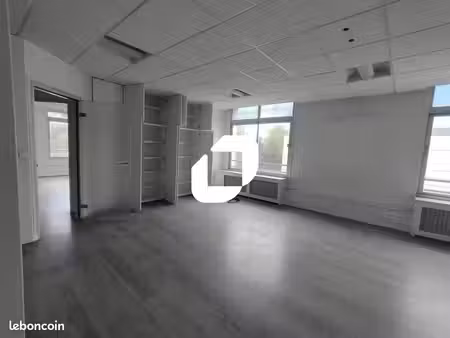 bureau 800 m²