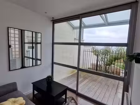 jolie et lumineux t1 bis meublé avec sa terrasse exposé plein sud