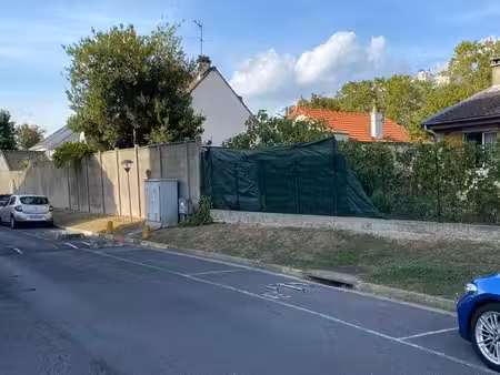 place de parking extérieur