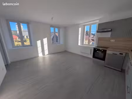 appartement f4 bis récemment rénové – 109 m² – centre de mouthe