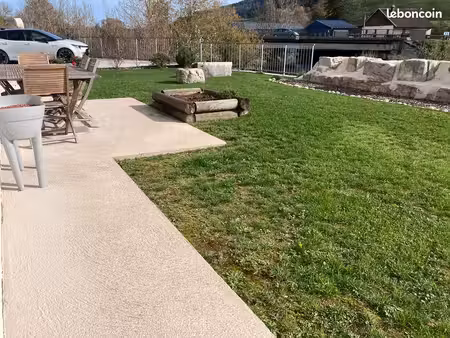 appartement plein pied au bord de l 'eau