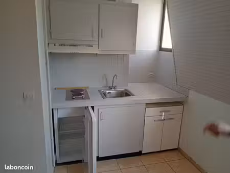 à louer – studio 23 m² – damville centre – plein sud & au calme