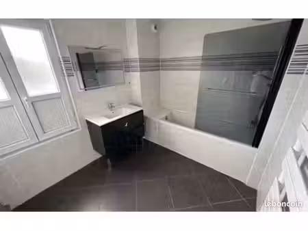 bel appartement f2 bis dans maison particulière