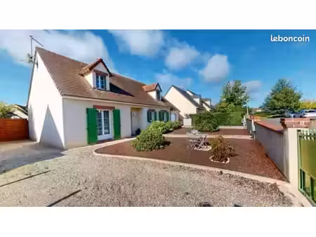 à vendre maison t7 de 151 m2 avec piscine