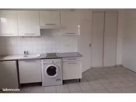 studio 25 m² + parking  proche centre ville et iut