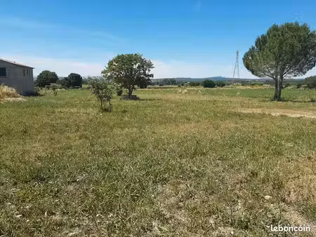 très beau terrain très calme  hors lotissement  vue dégagée imprenable