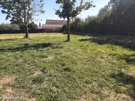 superbe terrain viabilisé  au calme  pour une ou deux villas