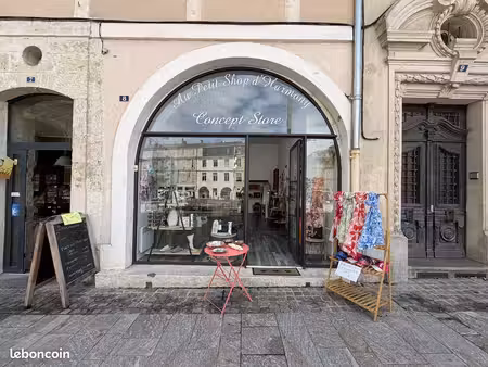local commercial 25 m² auch