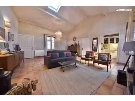 appartement 75m2 uzès ple aux herbes / hotel part 17éme