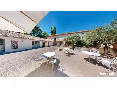 mas provençal du xviiie siècle – propriété d’exception avec activité événementielle