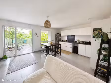 castelnau-le-lez – superbe t3 traversant 69 m² avec terrasse – résidence “le bois volant” 