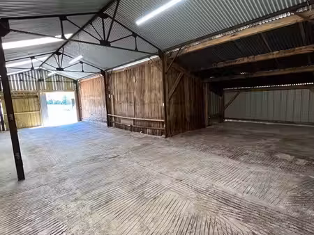 local  hangar  entrepôt