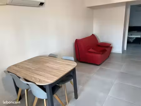 t2 meublée 32 2m2 avec jardin privatif 50m2 et 1 place de parking