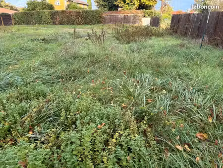 terrain 400 m² ares