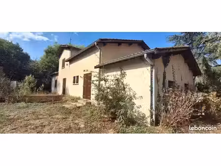maison de caractère – 180 m² habitables – terrain arboré de 2 500 m² – fort potentiel