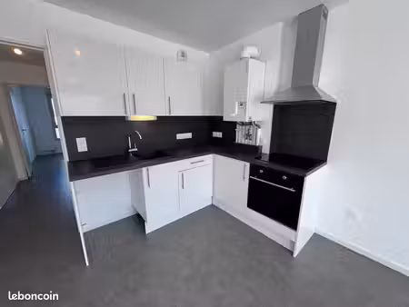 t2 quartier presle avec balcon et parking