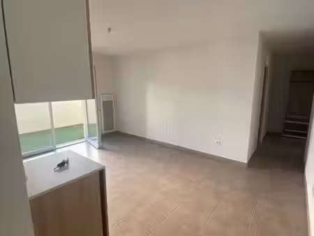 t2 - 43 7 m2 avec terrasse plein sud et parking privée