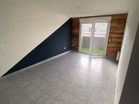 t3 – 56 m² – terrasse 6 m² – résidence récente – parking couvert privatif – dpe a – 2 cham