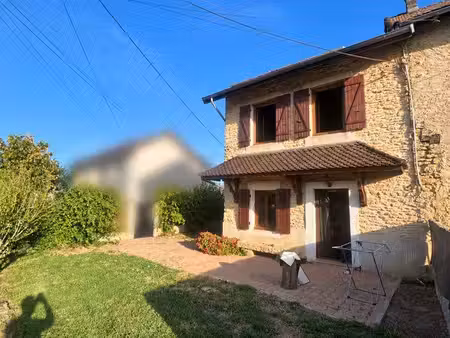 maison en pierre rénovée – 75 m² – 2 chambres – terrain 425 m²