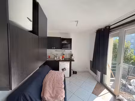 studio au calme avec balcon
